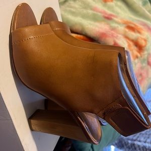 Aldo size 6 brown wedges real leather and very classy looking.